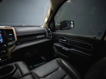 RAM 5.7 V8 HEMI 4x4 LARAMIE Offroad Night LED