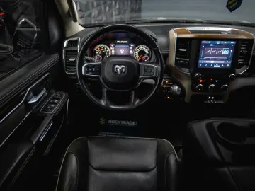 RAM 5.7 V8 HEMI 4x4 LARAMIE Offroad Night LED