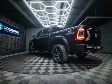 RAM 5.7 V8 HEMI 4x4 LARAMIE Offroad Night LED