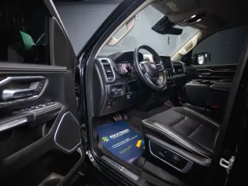 RAM 5.7 V8 HEMI 4x4 LARAMIE Offroad Night LED