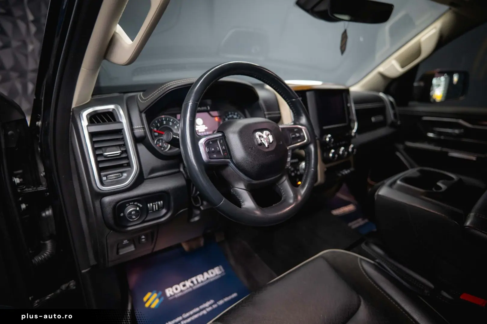 RAM 5.7 V8 HEMI 4x4 LARAMIE Offroad Night LED