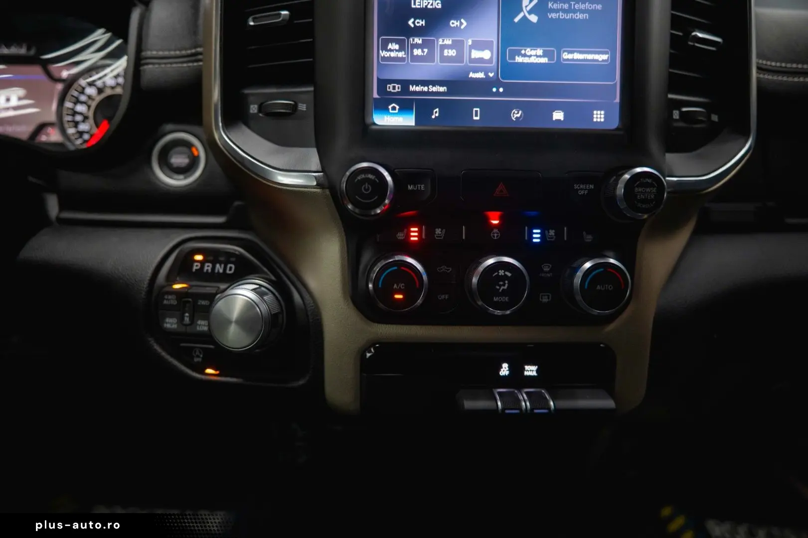 RAM 5.7 V8 HEMI 4x4 LARAMIE Offroad Night LED