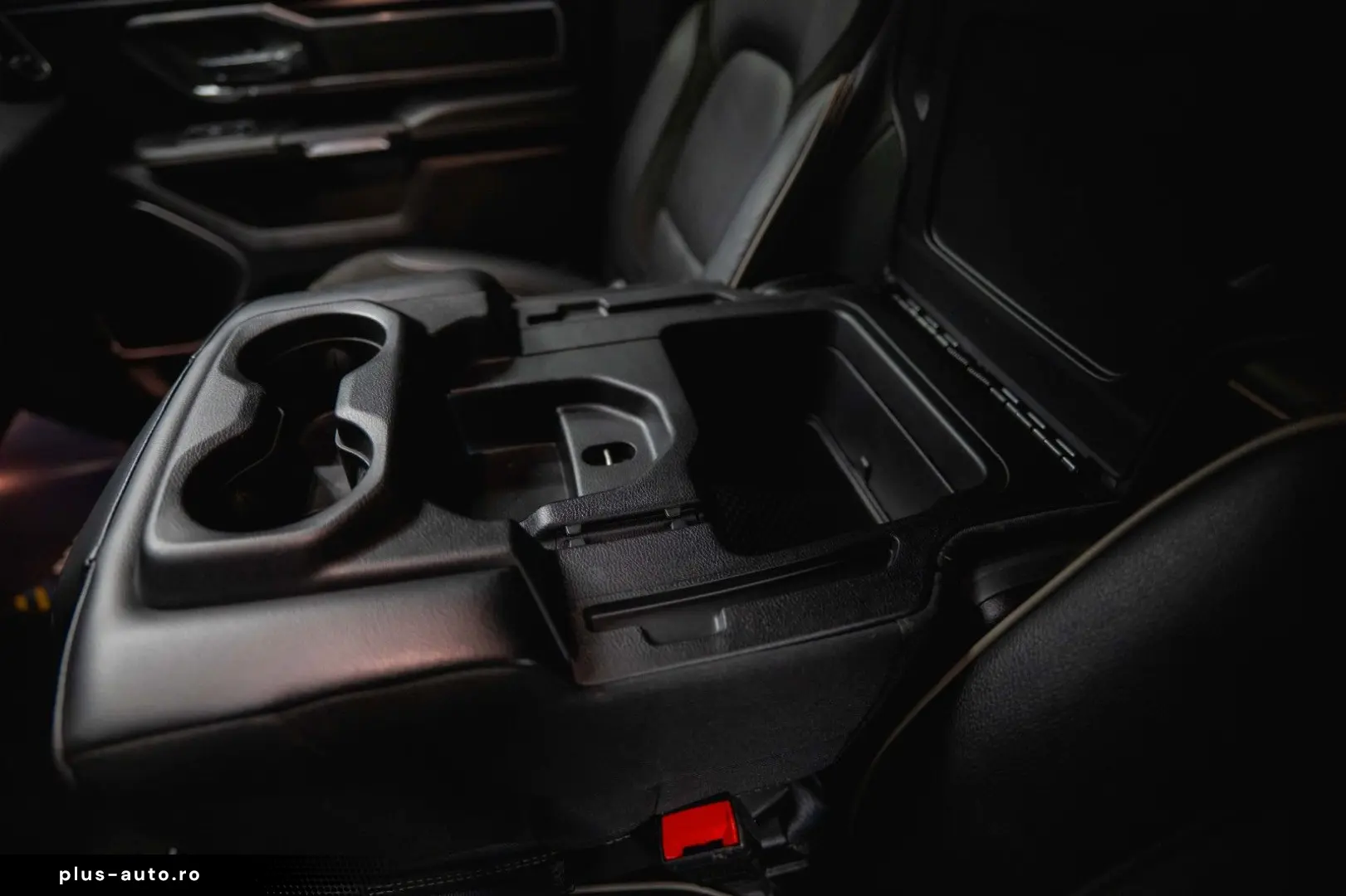 RAM 5.7 V8 HEMI 4x4 LARAMIE Offroad Night LED