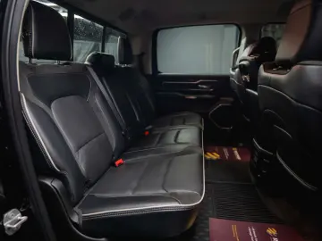 RAM 5.7 V8 HEMI 4x4 LARAMIE Offroad Night LED