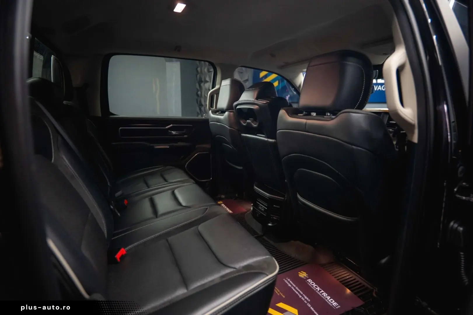 RAM 5.7 V8 HEMI 4x4 LARAMIE Offroad Night LED