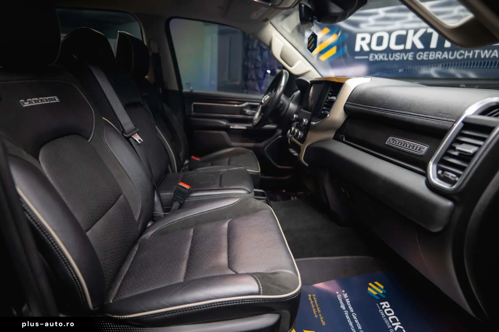 RAM 5.7 V8 HEMI 4x4 LARAMIE Offroad Night LED