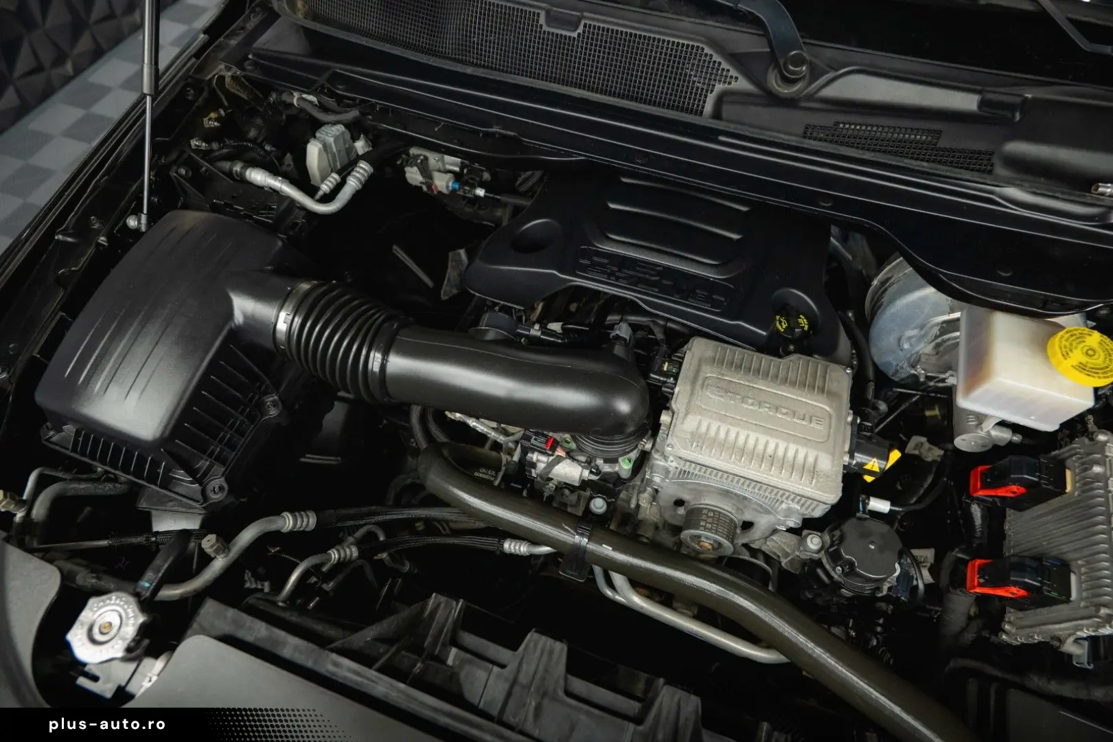 RAM 5.7 V8 HEMI 4x4 LARAMIE Offroad Night LED