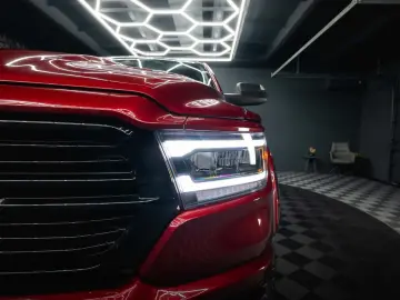 RAM 5.7 V8 HEMI 4x4 OFFROAD Night LARAMIE 19%