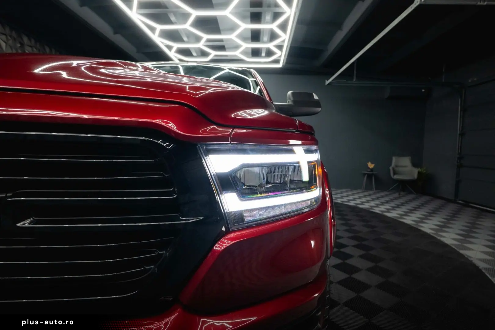 RAM 5.7 V8 HEMI 4x4 OFFROAD Night LARAMIE 19%