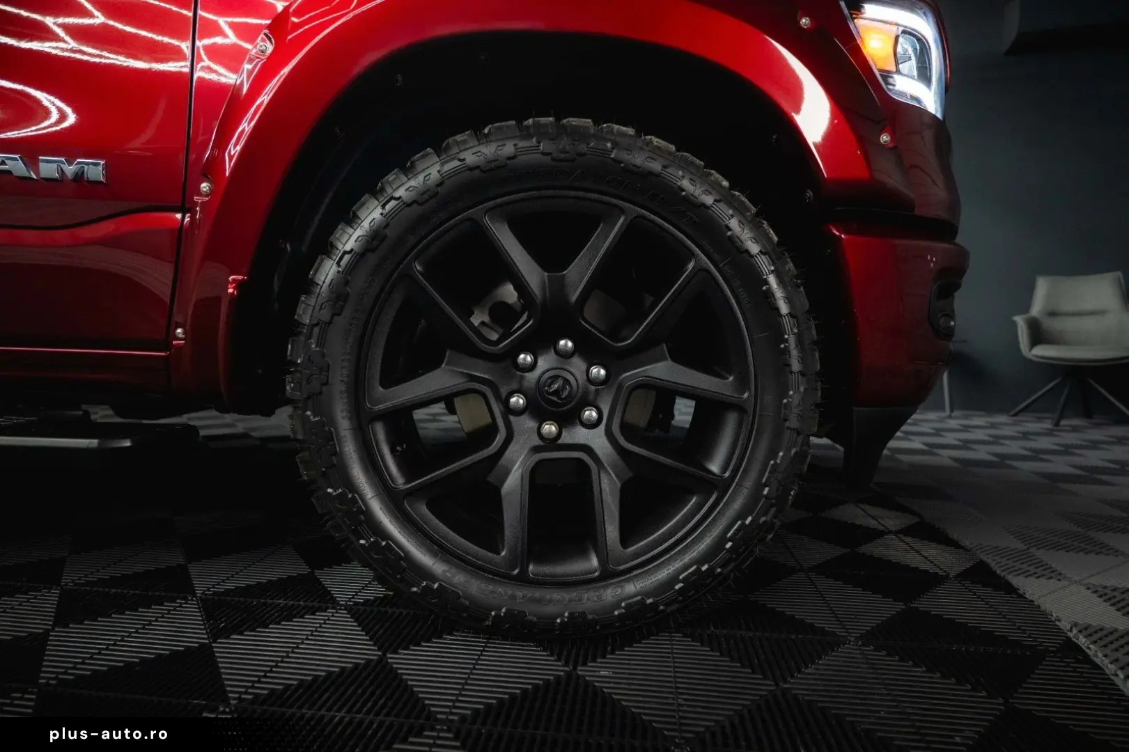 RAM 5.7 V8 HEMI 4x4 OFFROAD Night LARAMIE 19%