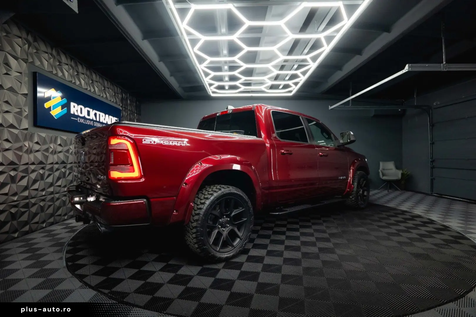 RAM 5.7 V8 HEMI 4x4 OFFROAD Night LARAMIE 19%