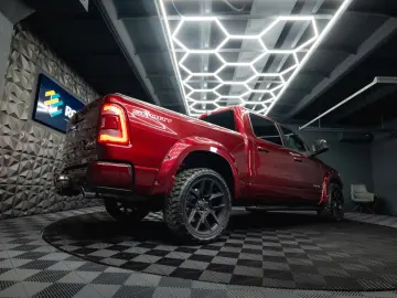 RAM 5.7 V8 HEMI 4x4 OFFROAD Night LARAMIE 19%