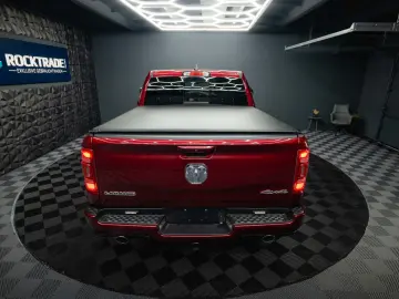 RAM 5.7 V8 HEMI 4x4 OFFROAD Night LARAMIE 19%