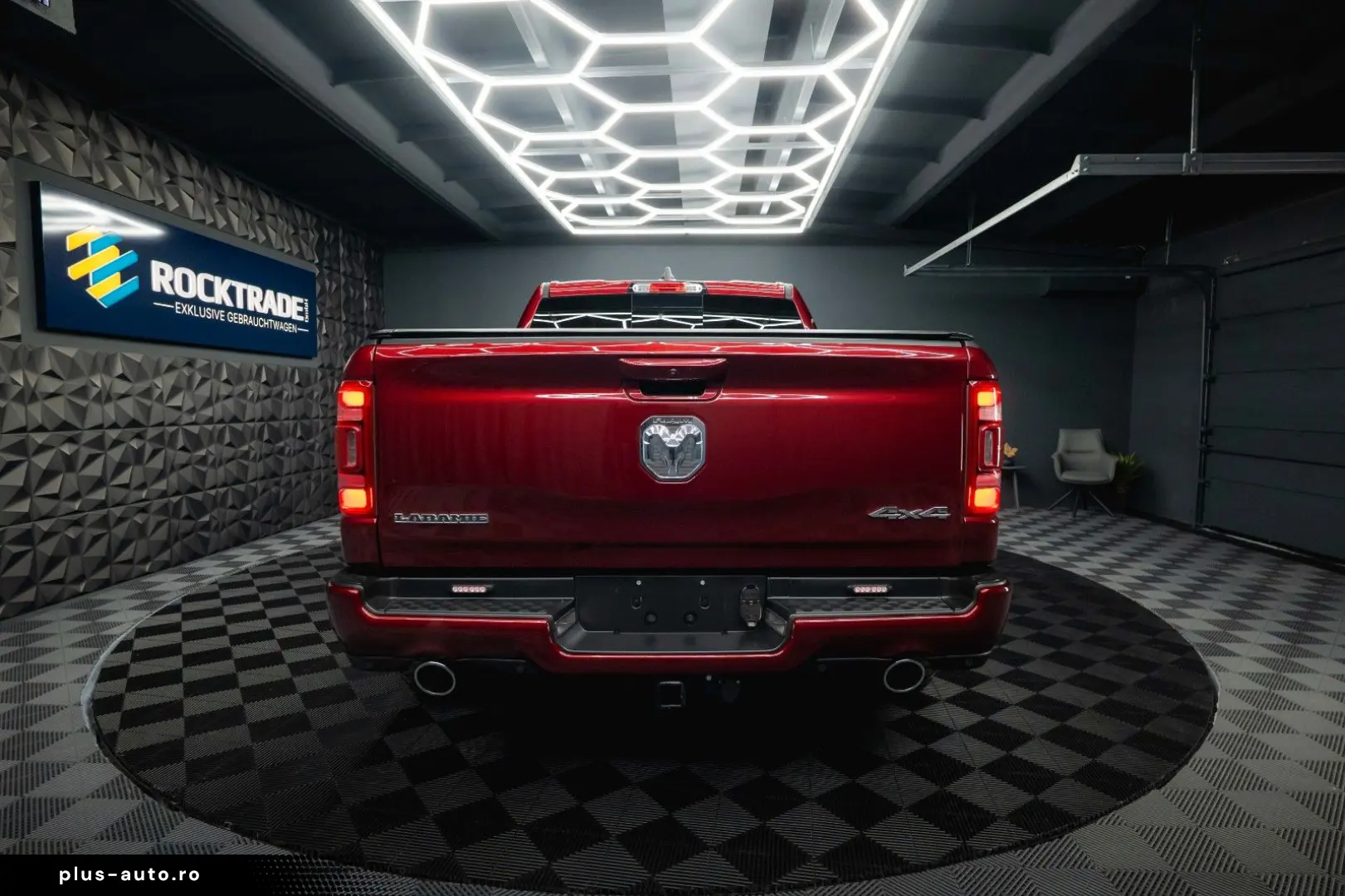 RAM 5.7 V8 HEMI 4x4 OFFROAD Night LARAMIE 19%