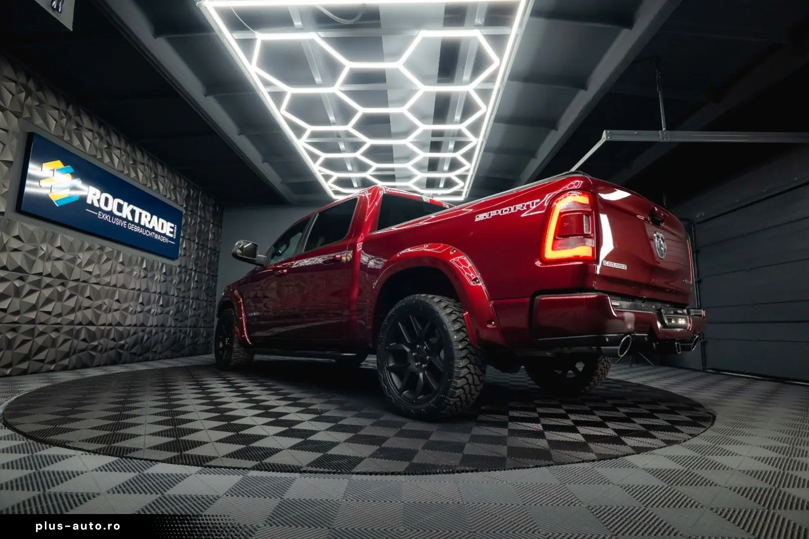 RAM 5.7 V8 HEMI 4x4 OFFROAD Night LARAMIE 19%