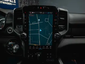 RAM 5.7 V8 HEMI 4x4 OFFROAD Night LARAMIE 19%