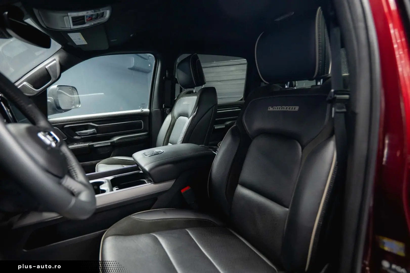 RAM 5.7 V8 HEMI 4x4 OFFROAD Night LARAMIE 19%