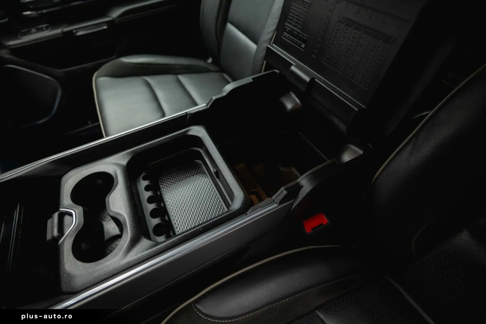 RAM 5.7 V8 HEMI 4x4 OFFROAD Night LARAMIE 19%