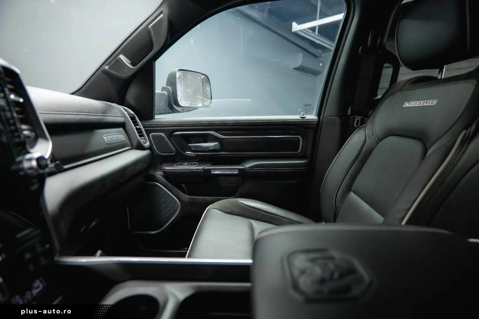 RAM 5.7 V8 HEMI 4x4 OFFROAD Night LARAMIE 19%