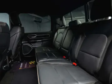 RAM 5.7 V8 HEMI 4x4 OFFROAD Night LARAMIE 19%