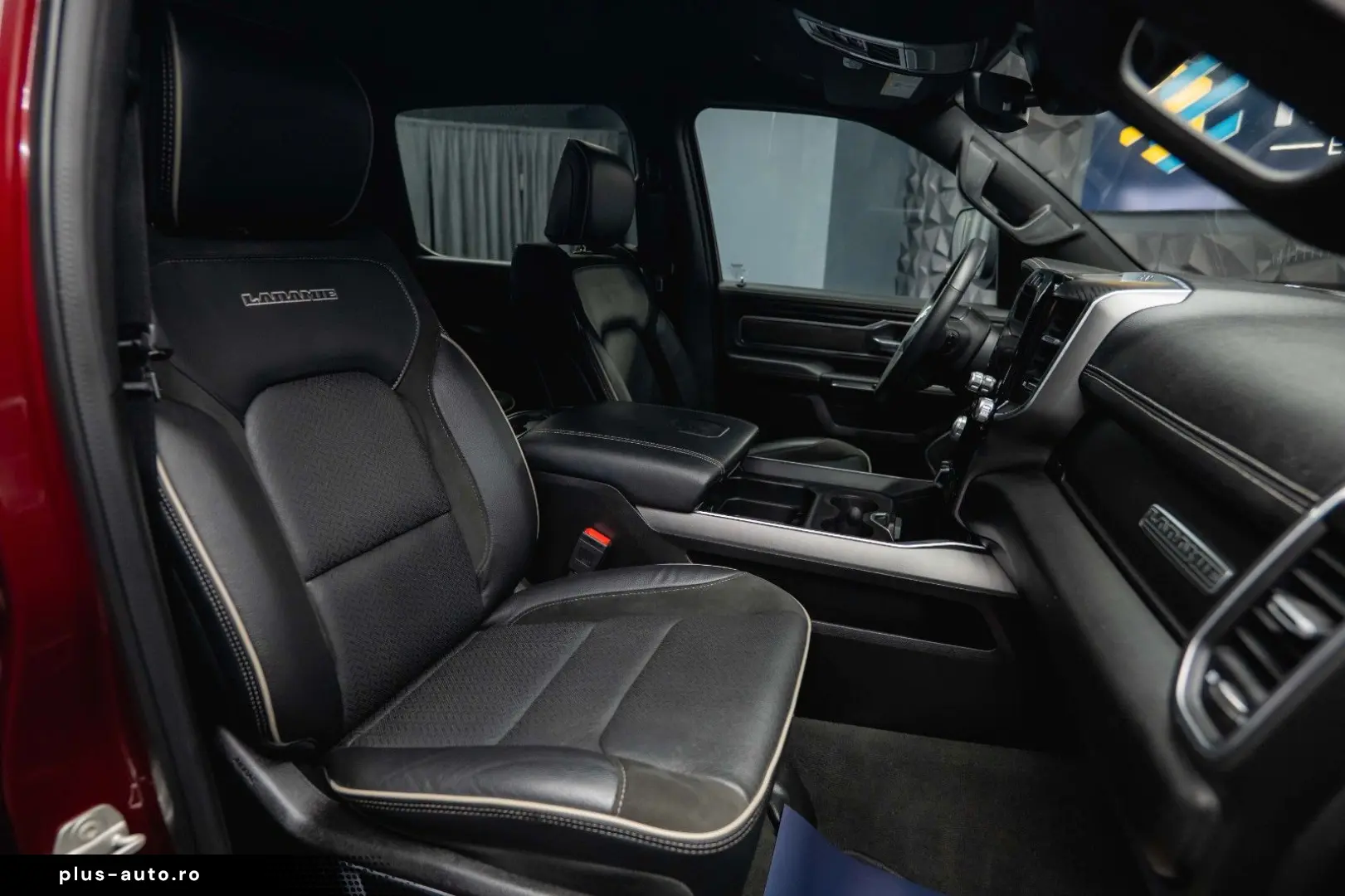 RAM 5.7 V8 HEMI 4x4 OFFROAD Night LARAMIE 19%