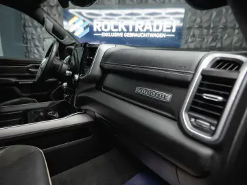 RAM 5.7 V8 HEMI 4x4 OFFROAD Night LARAMIE 19%