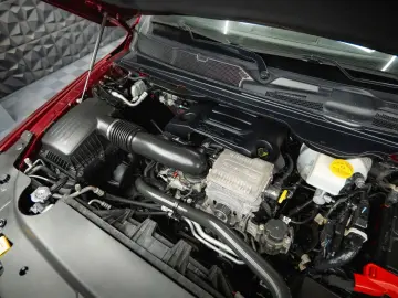 RAM 5.7 V8 HEMI 4x4 OFFROAD Night LARAMIE 19%