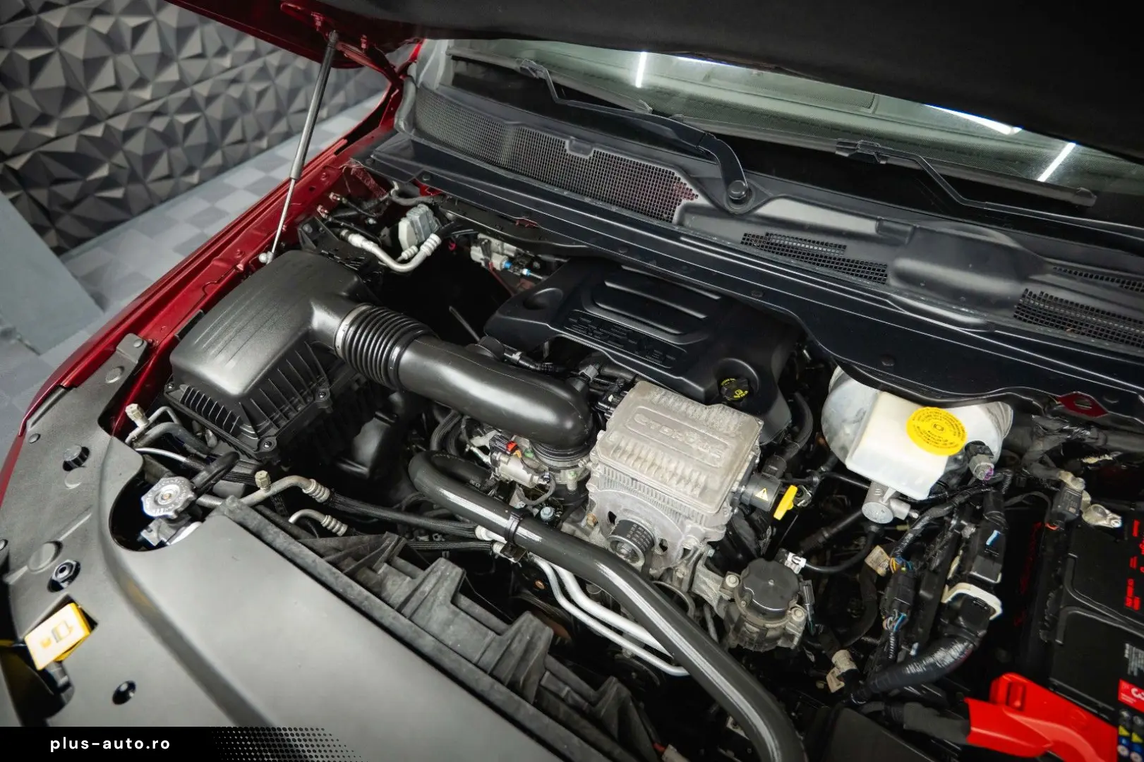 RAM 5.7 V8 HEMI 4x4 OFFROAD Night LARAMIE 19%