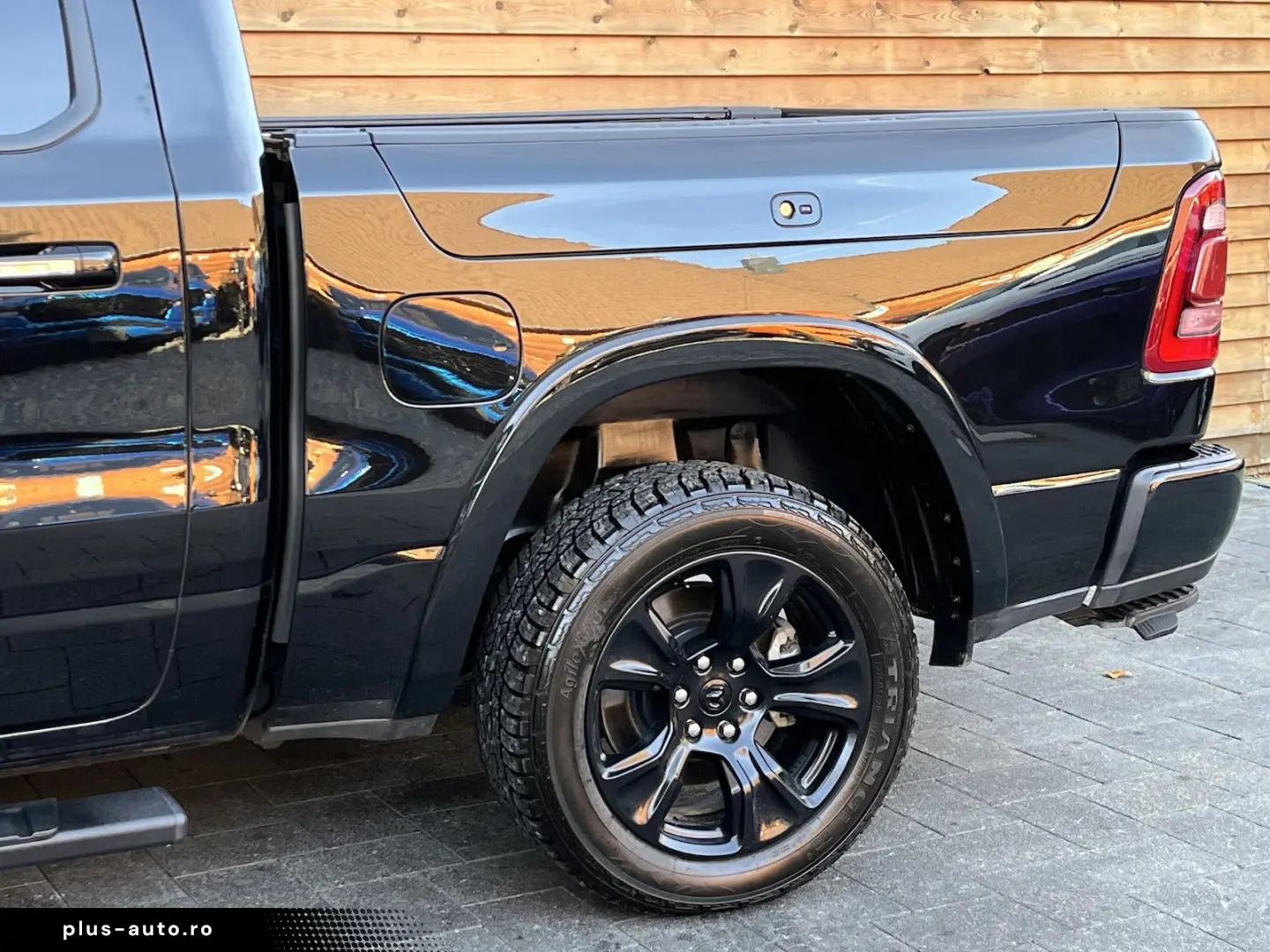 RAM 1500 LARAMIE 5 7 RAMBOX h&k 4x4 AHK LPG PANO