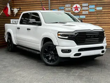 RAM 1500 Laramie Night 5.7L 12´´ Navi 4x4 LPG