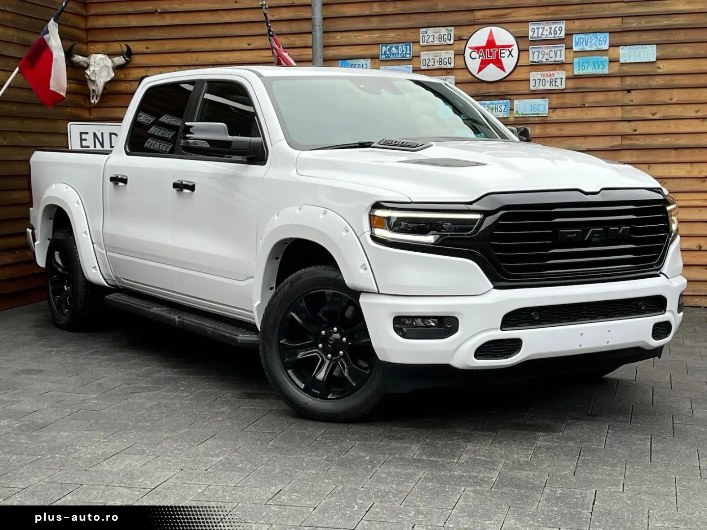 RAM 1500 Laramie Night 5.7L 12´´ Navi 4x4 LPG