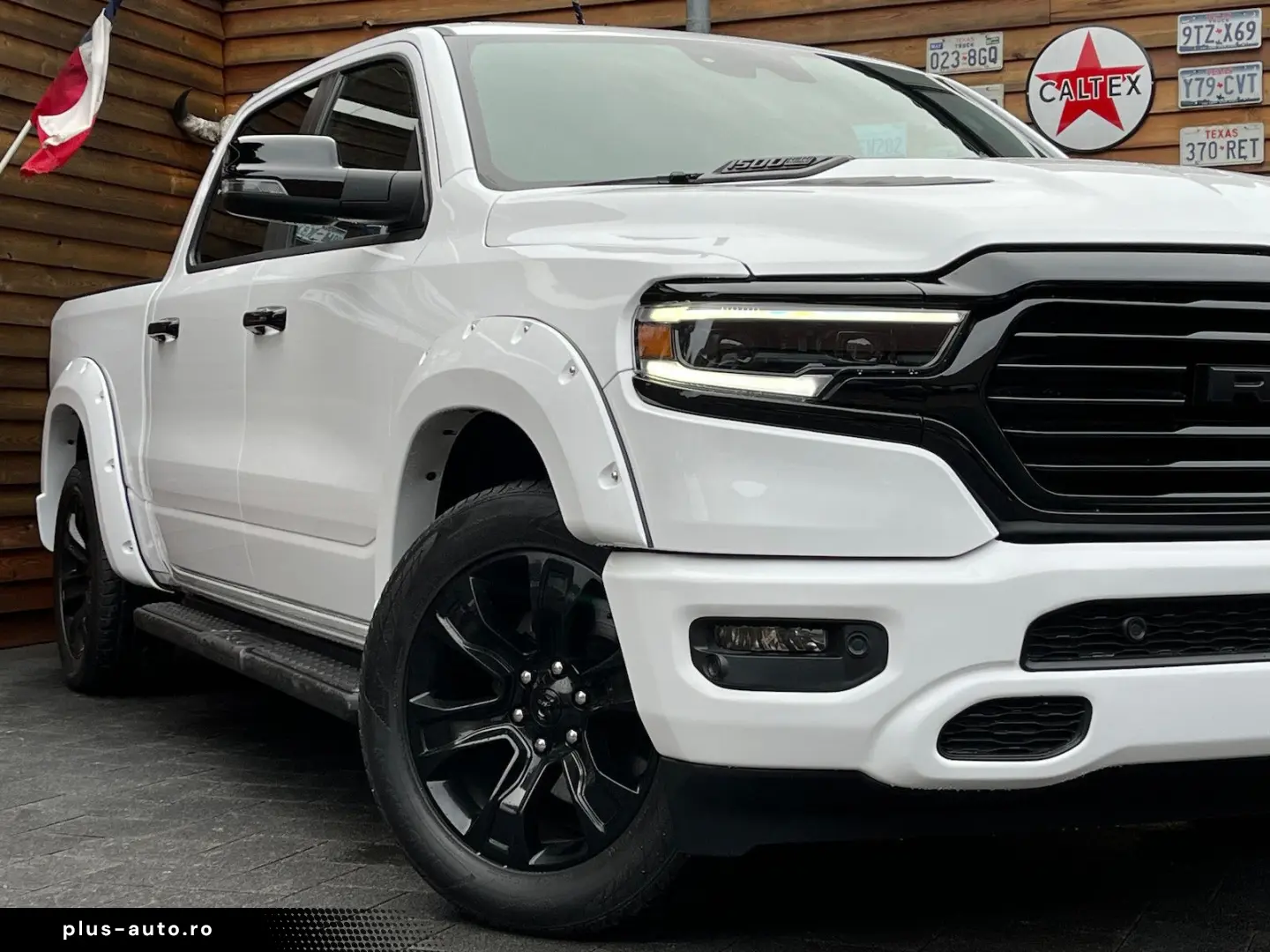 RAM 1500 Laramie Night 5.7L 12´´ Navi 4x4 LPG