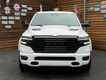 RAM 1500 Laramie Night 5.7L 12´´ Navi 4x4 LPG