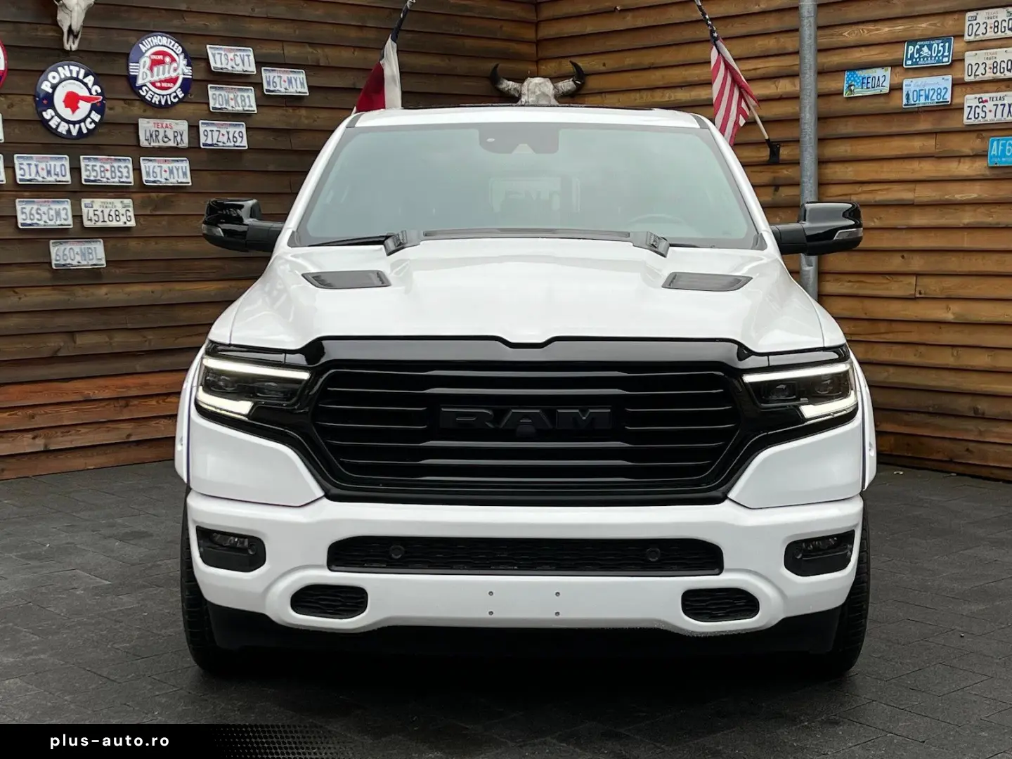 RAM 1500 Laramie Night 5.7L 12´´ Navi 4x4 LPG