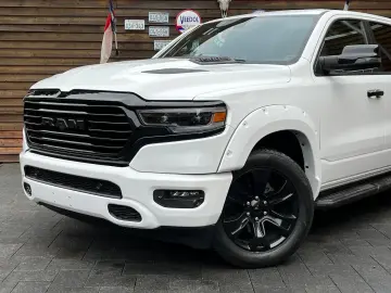 RAM 1500 Laramie Night 5.7L 12´´ Navi 4x4 LPG