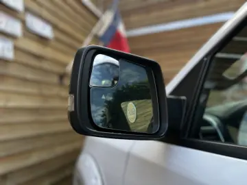 RAM 1500 Laramie Night 5.7L 12´´ Navi 4x4 LPG