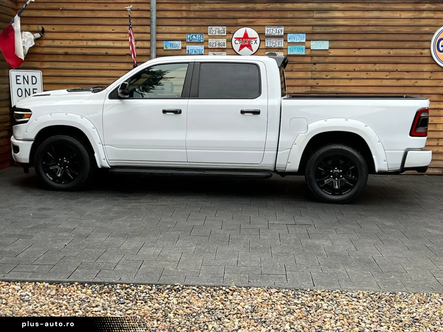 RAM 1500 Laramie Night 5.7L 12´´ Navi 4x4 LPG