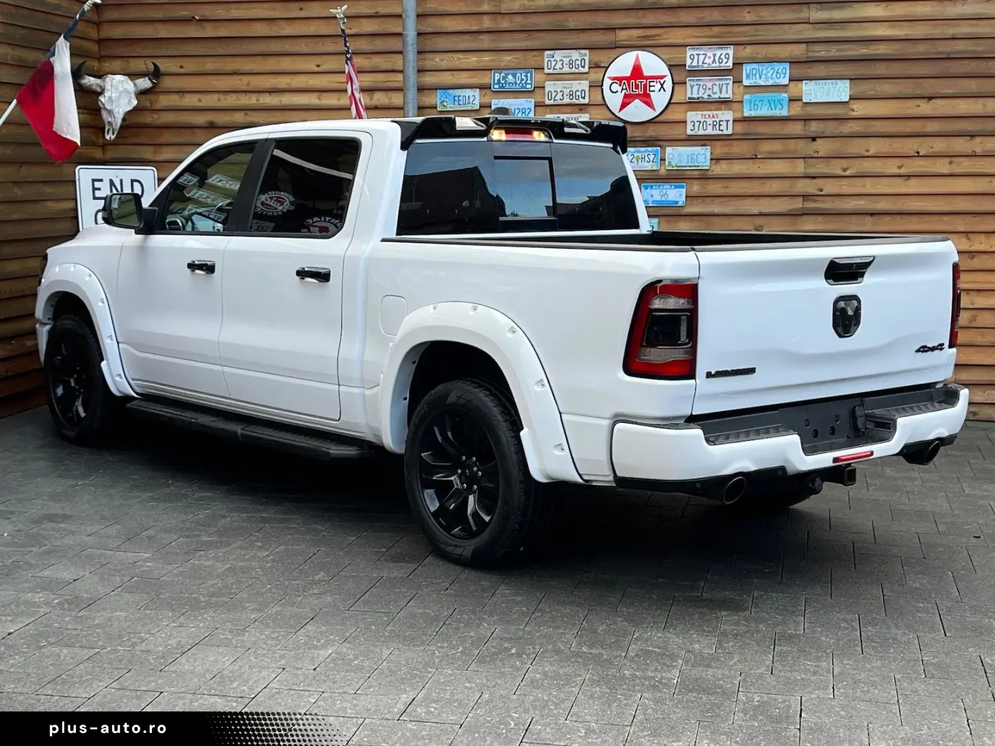 RAM 1500 Laramie Night 5.7L 12´´ Navi 4x4 LPG