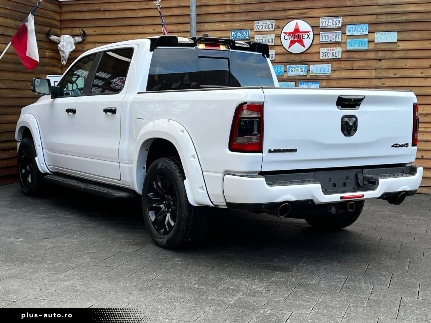 RAM 1500 Laramie Night 5.7L 12´´ Navi 4x4 LPG