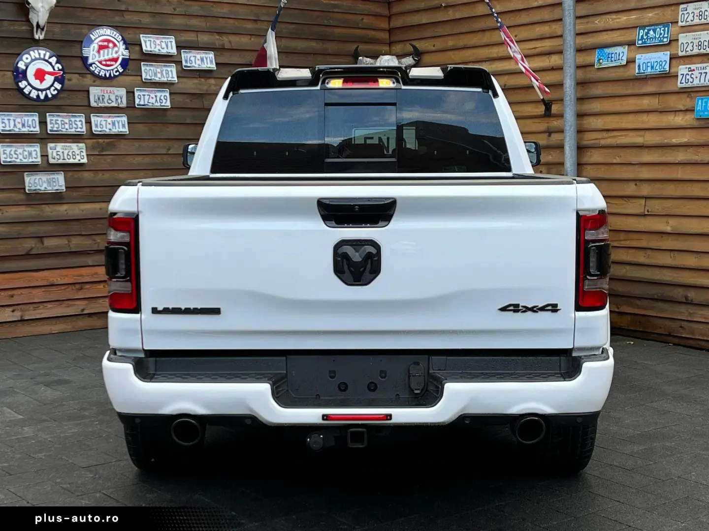 RAM 1500 Laramie Night 5.7L 12´´ Navi 4x4 LPG