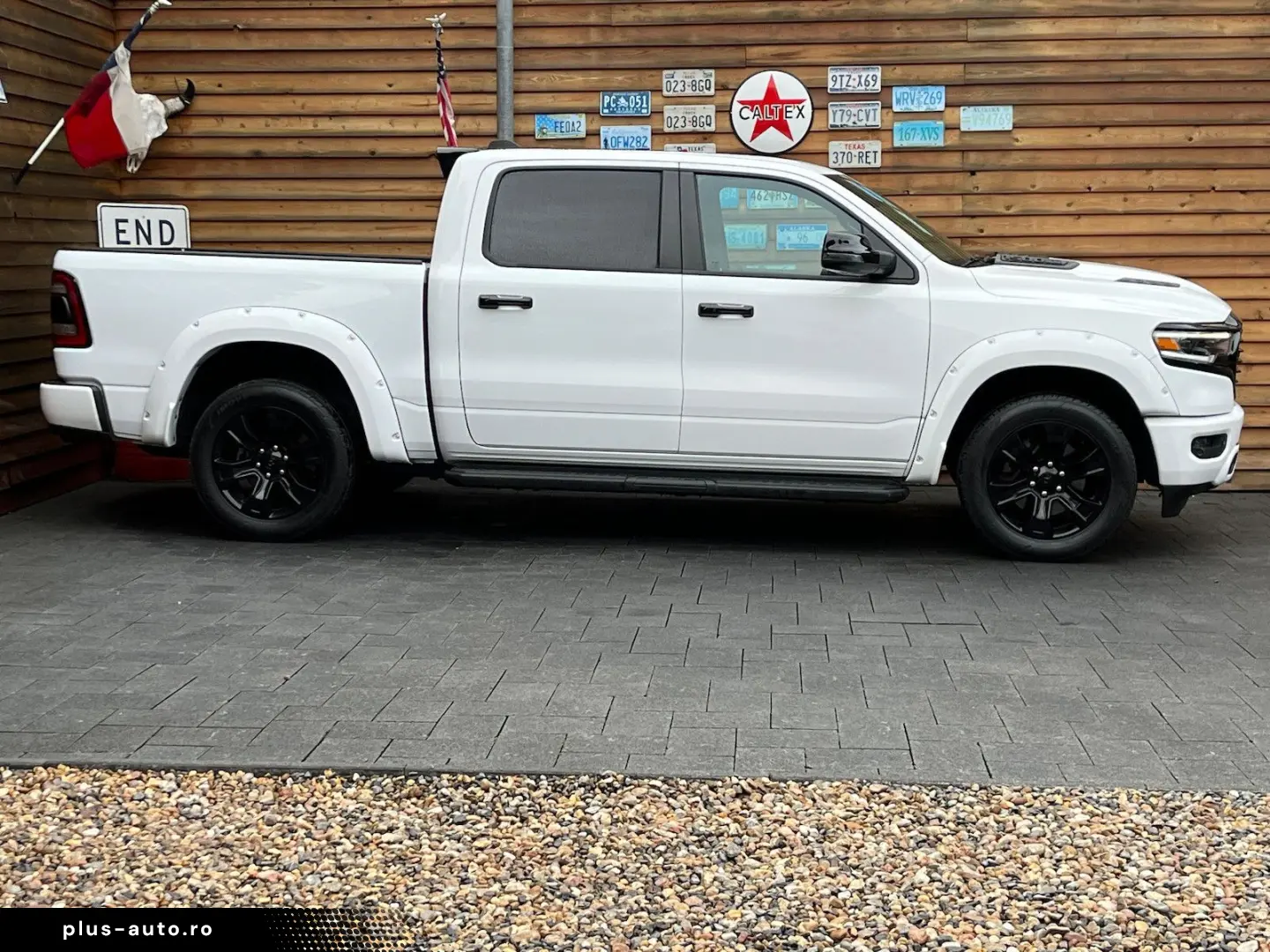 RAM 1500 Laramie Night 5.7L 12´´ Navi 4x4 LPG
