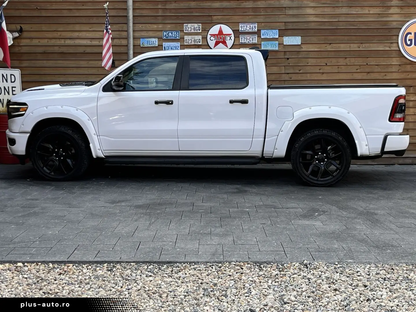 RAM 1500 Laramie Night 5.7L 12´´ Navi 4x4 LPG