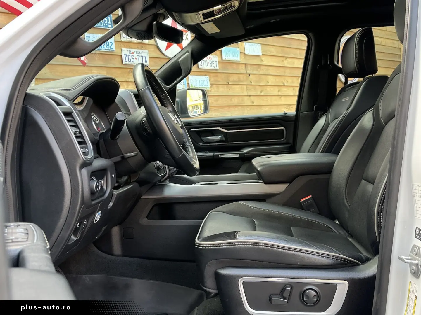 RAM 1500 Laramie Night 5.7L 12´´ Navi 4x4 LPG