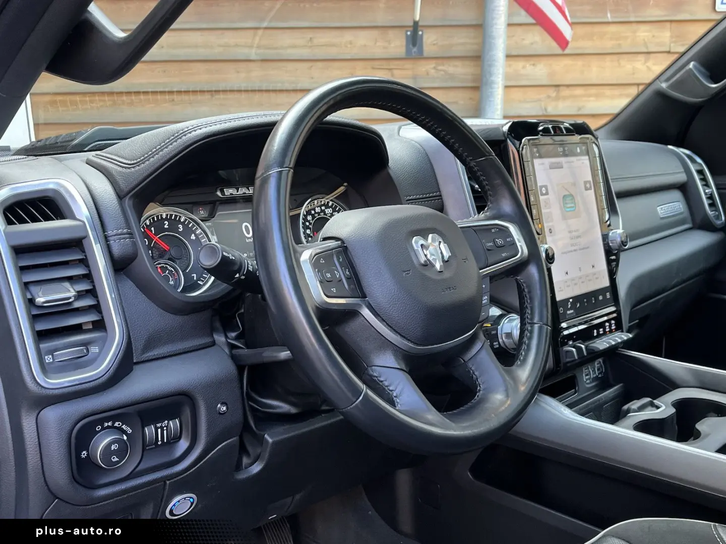 RAM 1500 Laramie Night 5.7L 12´´ Navi 4x4 LPG