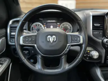 RAM 1500 Laramie Night 5.7L 12´´ Navi 4x4 LPG