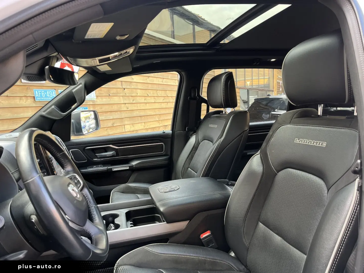 RAM 1500 Laramie Night 5.7L 12´´ Navi 4x4 LPG