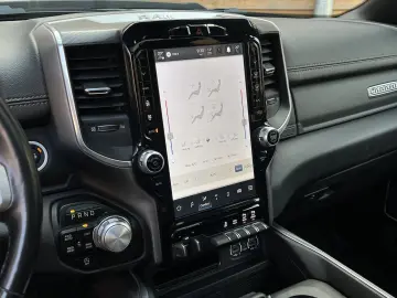 RAM 1500 Laramie Night 5.7L 12´´ Navi 4x4 LPG