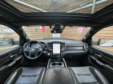 RAM 1500 Laramie Night 5.7L 12´´ Navi 4x4 LPG
