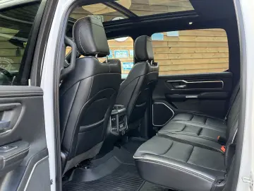 RAM 1500 Laramie Night 5.7L 12´´ Navi 4x4 LPG