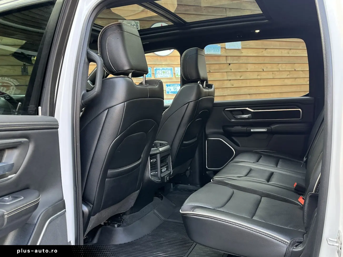 RAM 1500 Laramie Night 5.7L 12´´ Navi 4x4 LPG